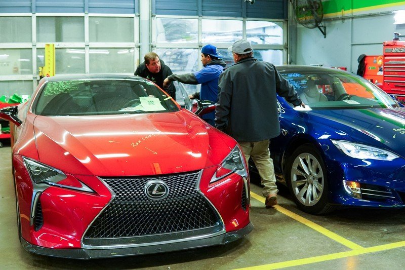 Inside our Bellevue WA Lexus Body shop